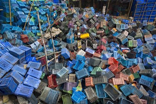 کارخانه بازیافت ظروف پلاستیکی در شهر داکا بنگلادش/ عکس روز وب سایت