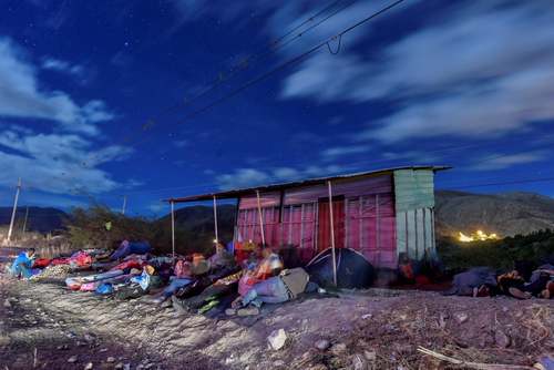 پناهجویان ونزوئلایی در خواب شبانه در مرز اکوادور/ خبرگزاری فرانسه