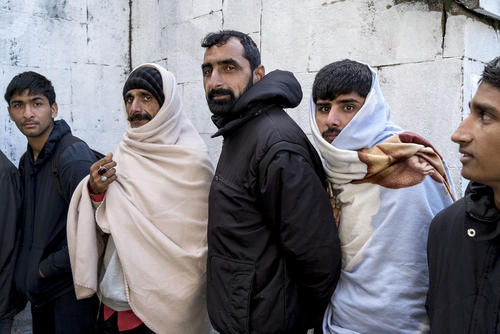 پناهجویان افغان و پاکستانی عازم اروپا در شهر مرزی باهیج در مرز بوسنی و کرواسی
