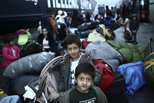 انتقال 400 پناهجو به اردوگاهی جدید در یونان