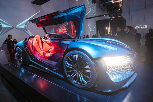 نمایشگاه خودرو در پاریس