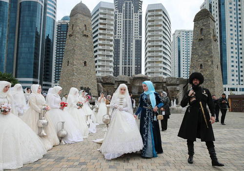 ازدواج دسته‌جمعی 200 زوج چچنی در دویستمین سالگرد تاسیس شهر گروزنی/ ایتارتاس