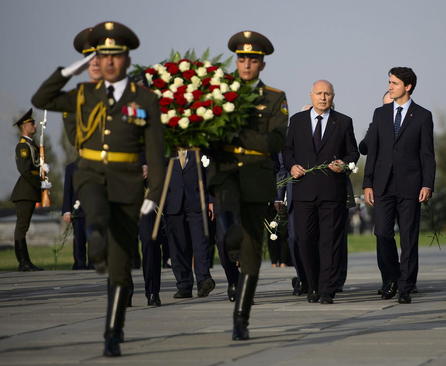 بازدید نخست وزیر کانادا از بنای یادبود کشتار ارامنه به دست امپراتوری عثمانی در شهر ایروان