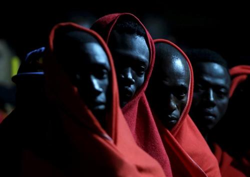 پناهجویان آفریقایی در قایق نجات در