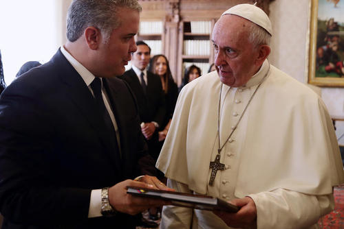 دیدار رییس جمهوری کلمبیا با پاپ فرانسیس در واتیکان