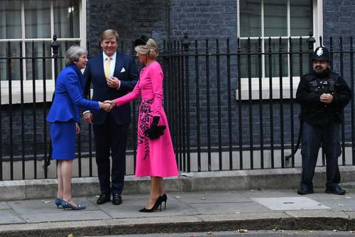 حضور پادشاه و ملکه هلند در مقر نخست وزیری برای دیدار با نخست وزیر بریتانیا / لندن