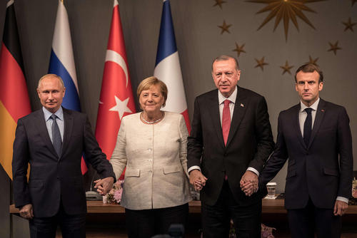 نشست سران 4 کشور روسیه، ترکیه، فرانسه و آلمان درباره بحران سوریه به میزبانی رییس جمهوری ترکیه در شهر استانبول/ خبرگزاری آلمان