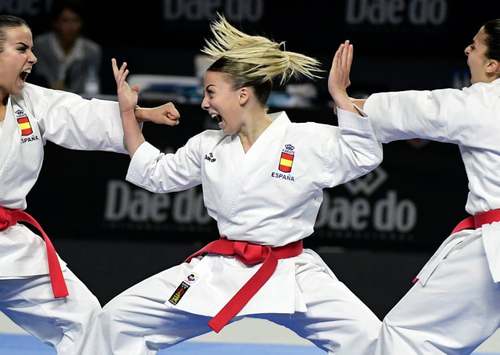 تیم اسپانیا در مسابقات کاتا تیمی کاراته جهان در شهر مادرید/ خبرگزاری فرانسه