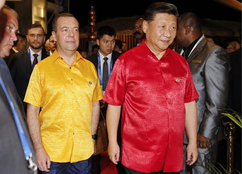 نخست وزیر روسیه در کنار رییس جمهوری چین در مهمانی رسمی نخست وزیر 