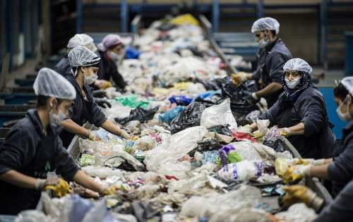 یک کارخانه بازیافت مواد پلاستیکی در استانبول ترکیه/ خبرگزاری فرانسه