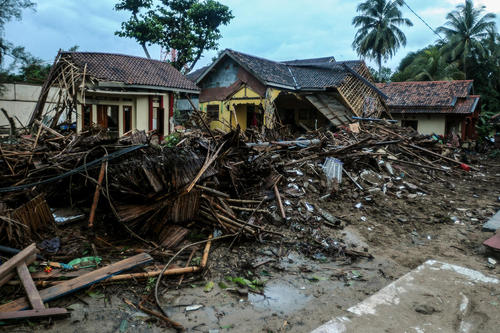 ویرانه‌های سونامی اخیر در اندونزی