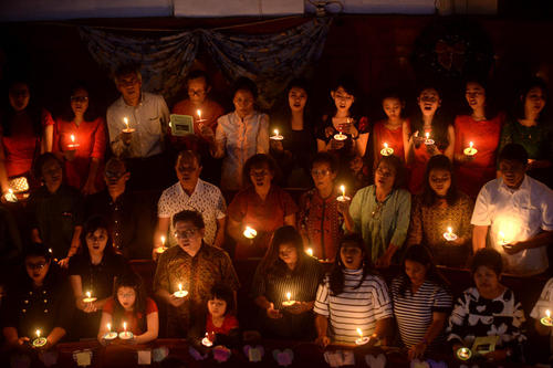 آیین گرامیداشت کریسمس از سوی مسیحیان در کلیسایی در شهر جاکارتا اندونزی/ شینهوا