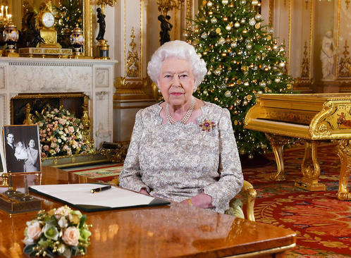 ملکه بریتانیا پس از ضبط ویدئوی تبریک کریسمس 
