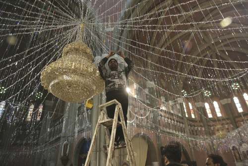 چراغانی یک کلیسا در شهر لاهور پاکستان به مناسبت کریسمس/ آسوشیتدپرس