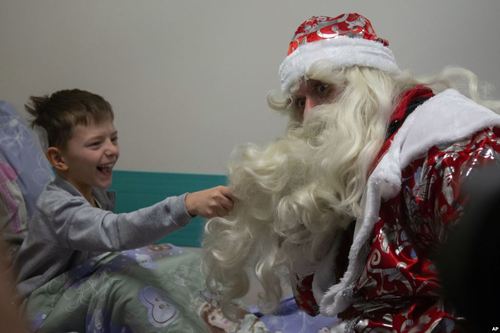 عیادت یک بابانوئل از بیمارستان کودکان در مسکو/ آسوشیتدپرس
