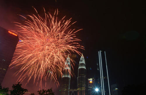 آتش بازی شب سال نو در شهر کوالالامپور مالزی