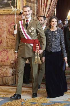 پادشاه و ملکه اسپانیا در رژه نظامی سال نو میلادی در مادرید
