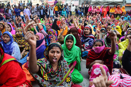 تظاهرات کارگران صنعت پوشاک بنگلادش برای افزایش دستمزد/ داکا/ خبرگزاری فرانسه