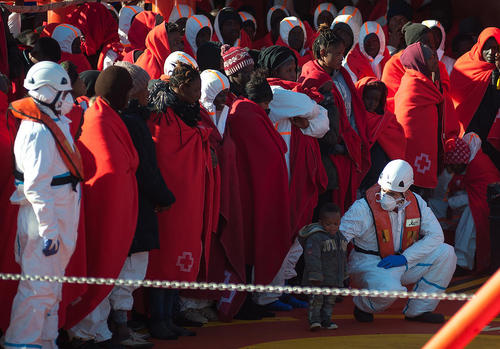 نجات 188 پناهجوی آفریقایی از دریای مدیترانه از سوی گارد ساحلی اسپانیا / بندر مالاگا اسپانیا