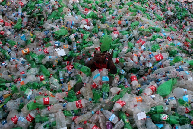 بازیافت ظروف پلاستیکی