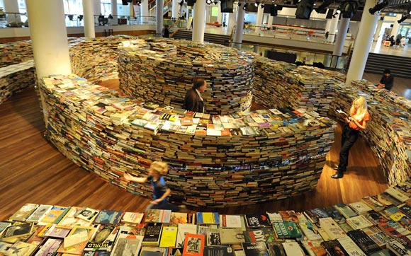  سازه هنری با استفاده از 250 هزار کتاب