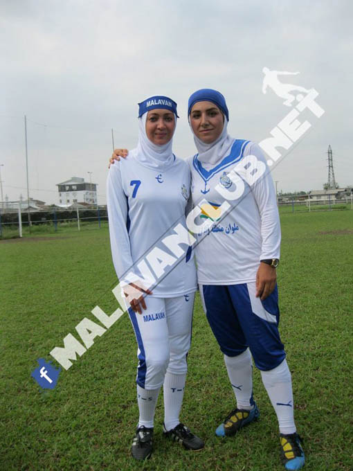 نیکی کریمی در لباس تیم فوتبال زنان ملوان(عکس)