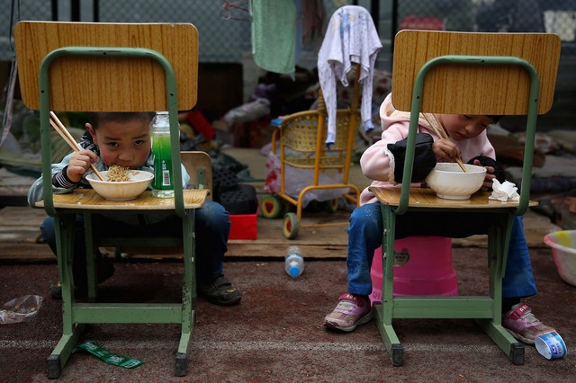 کودکان بازمانده از زلزله