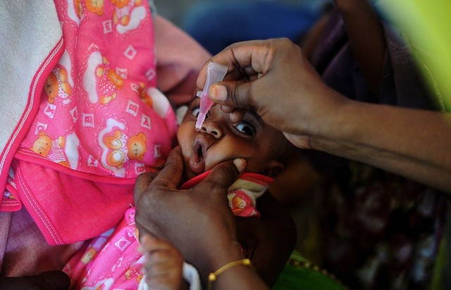 واکسیناسیون فلج اطفال 
