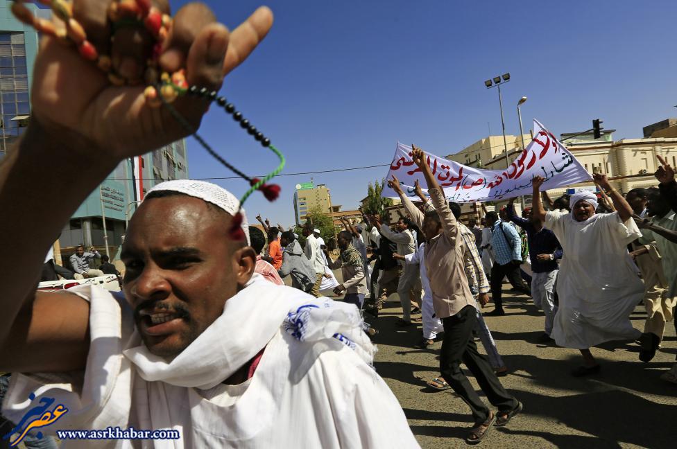 اعتراض مسلمانان به توهین مجدد شارلی (عکس)