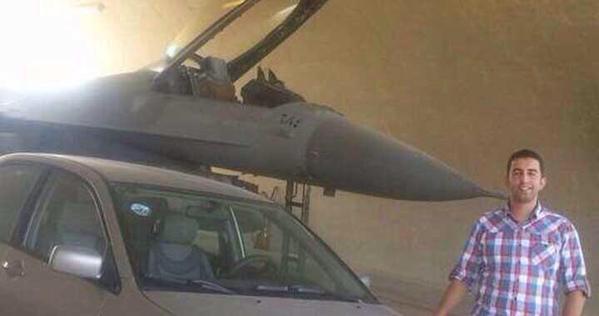 پدر خلبان اردنی: پسرم مهمان داعش است/ نظرسنجی داعش: چگونه بکشیمش؟ / کمپین اردنی ها برای حمایت از خلبان اسیر