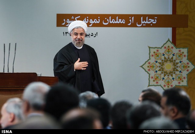 تقدیر روحانی از معلمان نمونه کشور (عکس)