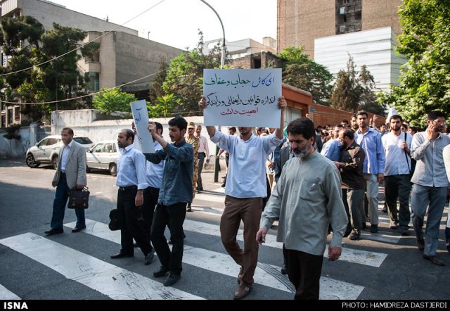 تجمع بدون مجوز در میدان فاطمی تهران (عکس)