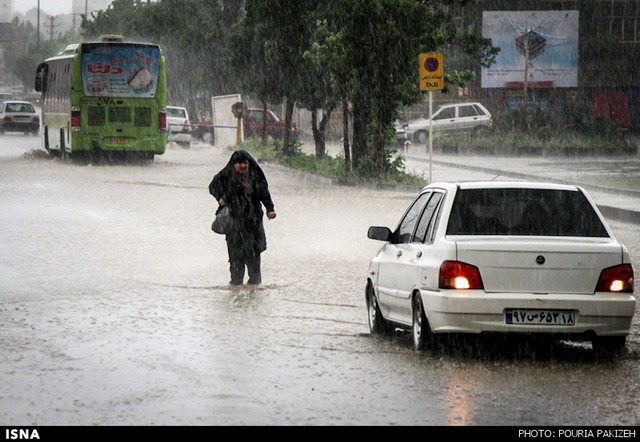 بارش شدید باران و آب‌گرفتگی در همدان (عکس)