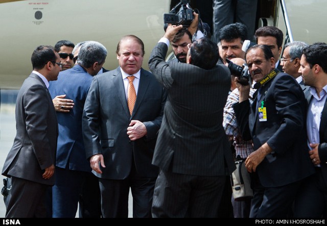 ورود نخست وزیر پاکستان به تهران (عکس)