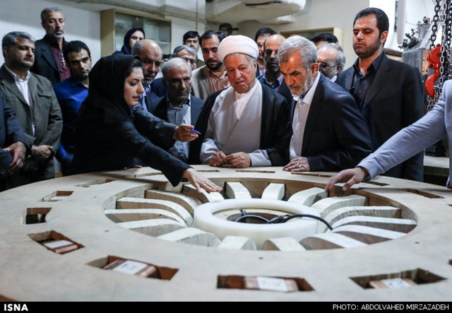 بازدید هاشمی رفسنجانی از دانشگاه امیرکبیر (عکس)