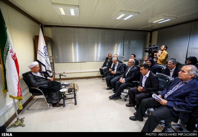 بازدید هاشمی رفسنجانی از دستاوردهای علمی دانشگاه امیرکبیر (عکس)