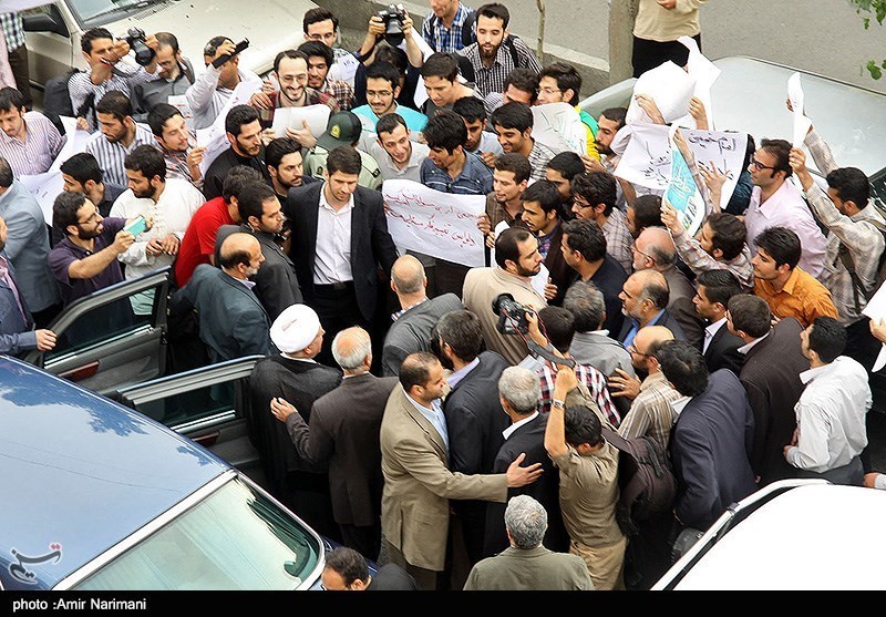 واکنش هاشمی به معترضین  (عکس)