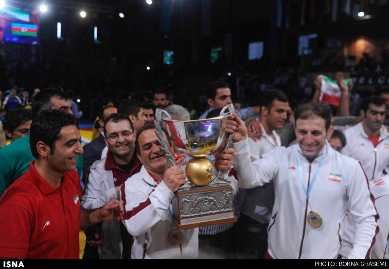 اهدای جام قهرمانی کشتی فرنگی به ایران