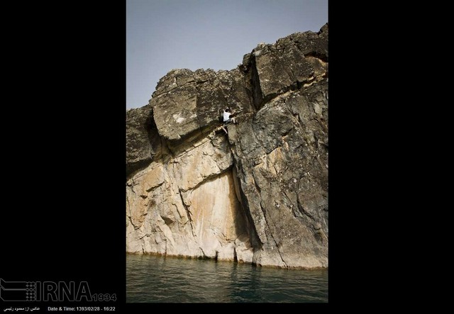 دیپ واتر؛ ترکیبی از صخره نوردی و شیرجه (عکس)