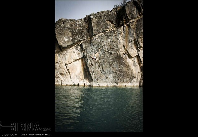 دیپ واتر؛ ترکیبی از صخره نوردی و شیرجه (عکس)