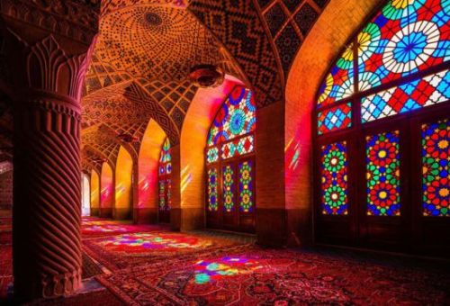 طراحی رنگارنگ مسجد نصیرالملک شیراز (عکس)