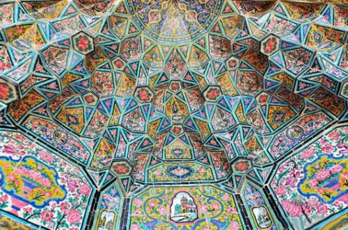 طراحی رنگارنگ مسجد نصیرالملک شیراز (عکس)