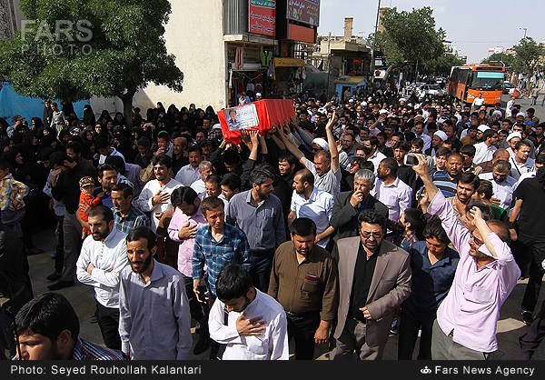 تشییع پیکر شهید مدافع حرم میرزا حسین قربانی در قم (عکس)