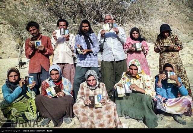 شناسنامه دار شدن خانواده بوشهری پس از 74 سال (عکس)