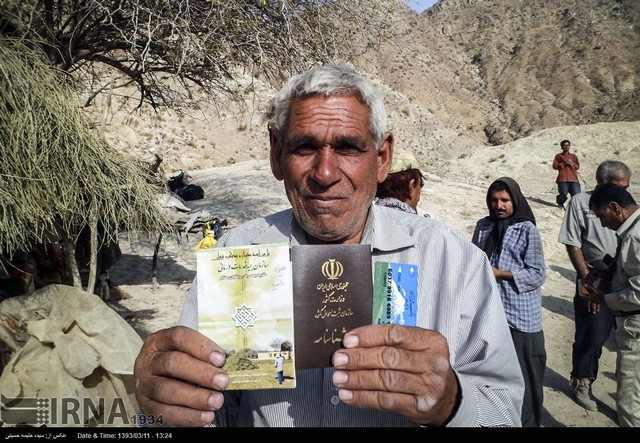 شناسنامه دار شدن خانواده بوشهری پس از 74 سال (عکس)