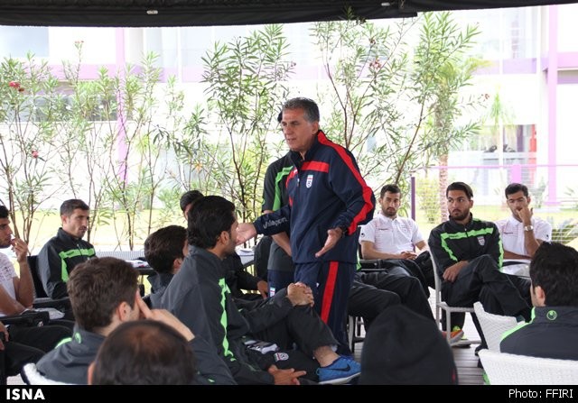 جلسه کی‌روش با بازیکنان در هوای آزاد (+عکس)