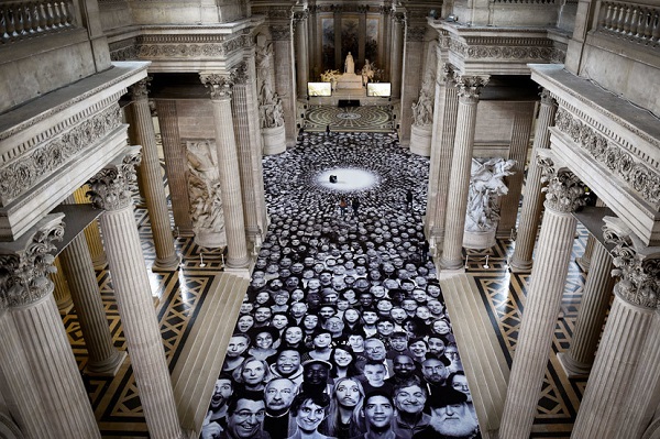 یک کولاژ دیدنی با 4 هزار عکس سلفی در پاریس (عکس)