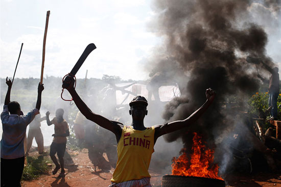 شورش آفریقایی های قمه به دست! (+عکس)