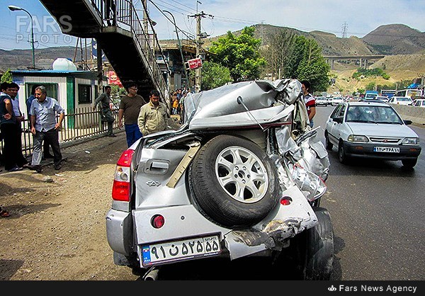 تصادف تریلر با 12 خودروی سواری (+عکس)