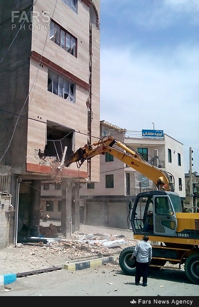 تخریب ساختمان غیر مجاز در پردیس تهران (عکس)